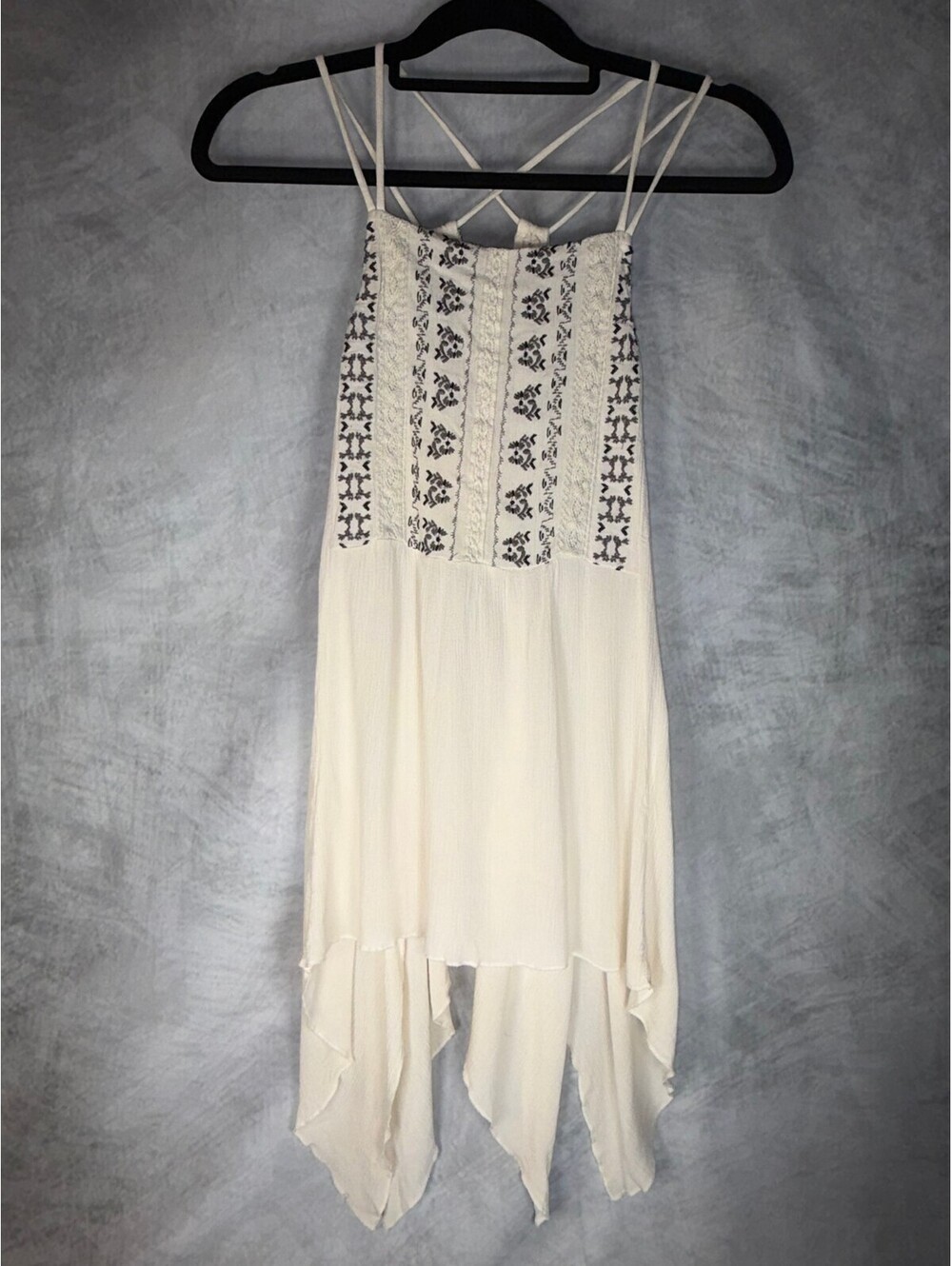 Maurices Women's Ivory Embroidered High Neck Handkerchief Hem Tank Top Large